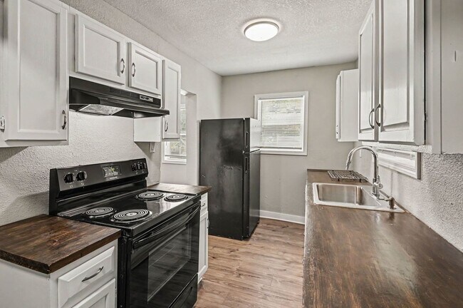 Foto del edificio - 1842 E 77th St