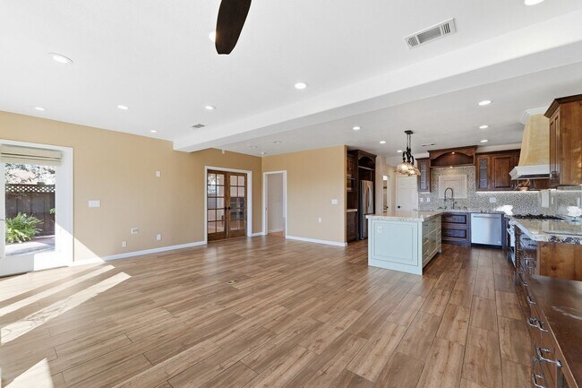 Building Photo - 2037 Wendover Ln