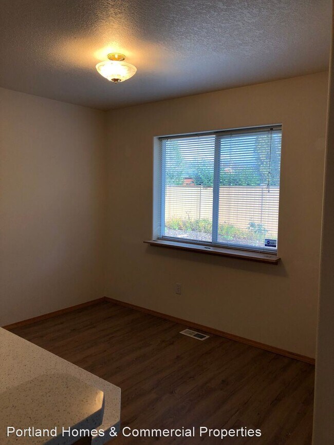 Foto del edificio - 3 br, 2 bath House - 2012 NE 92nd Ave.