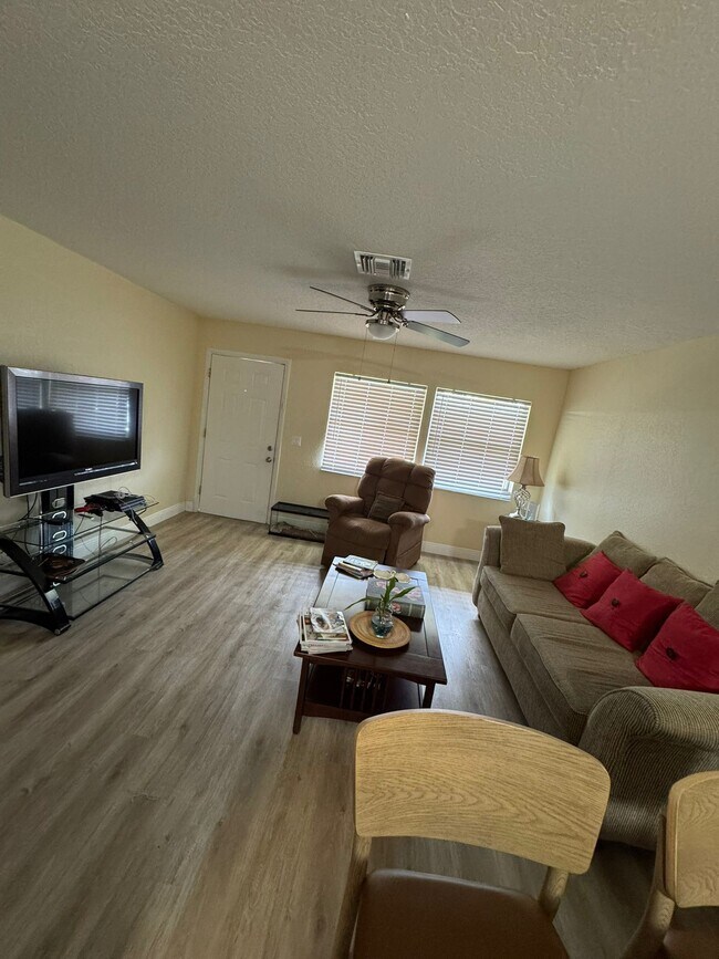 Foto del edificio - 4885 Orlando Ave