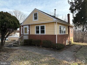 Building Photo - 1023 Yellow Springs Rd