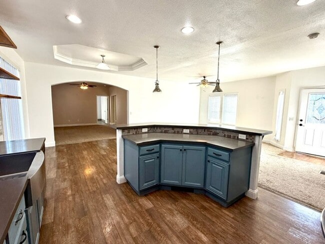 Building Photo - 3 Bedroom 2 Bath Home Available Soon!