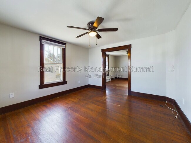 Foto del edificio - 2408 Poplar St