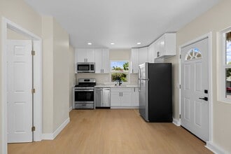 Building Photo - 5053 Lenore Dr