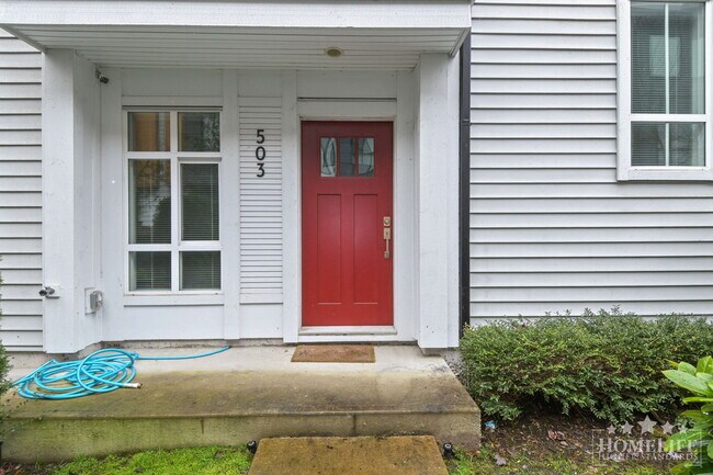 Building Photo - 3 Bed, 2.5 Bath Townhouse with Den for Rent in Surrey!