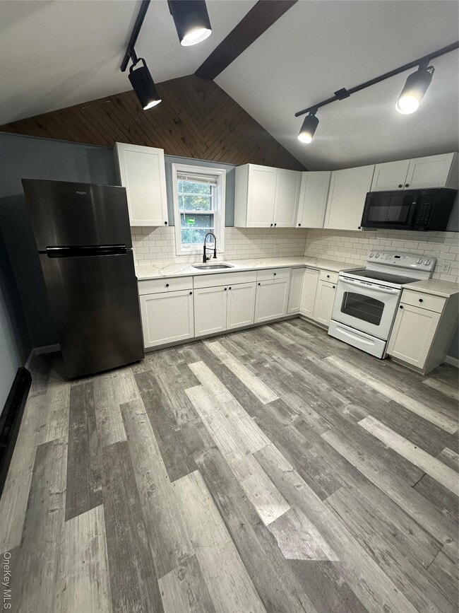 Building Photo - 864 NY-22