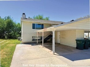 Building Photo - 411 Noble Rd