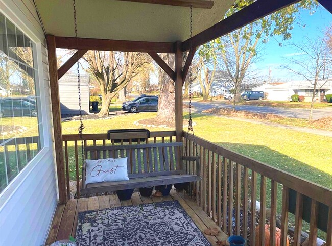 Front Porch - 2703 Cambridge Blvd