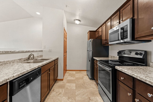 Building Photo - Lakeside Estates Apartments