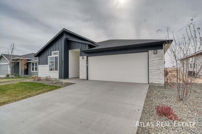Building Photo - 3541 W Remembrance Dr