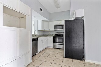 Building Photo - 8657 Village of Fondren