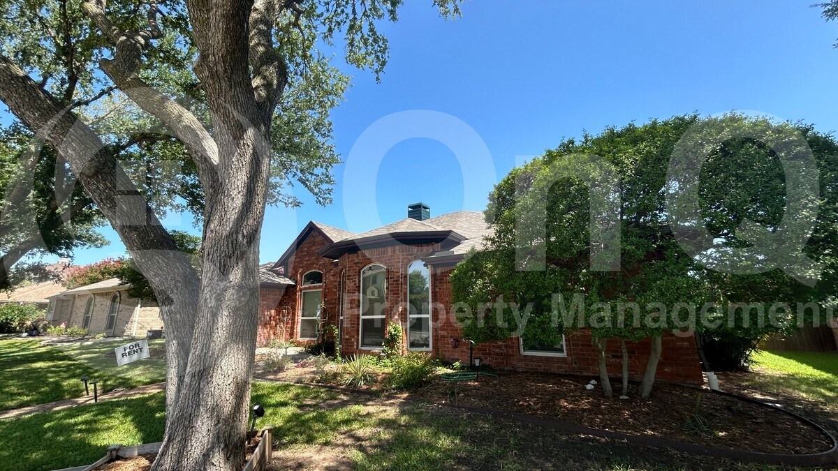 Foto principal - 1217 Babbling Brook Dr