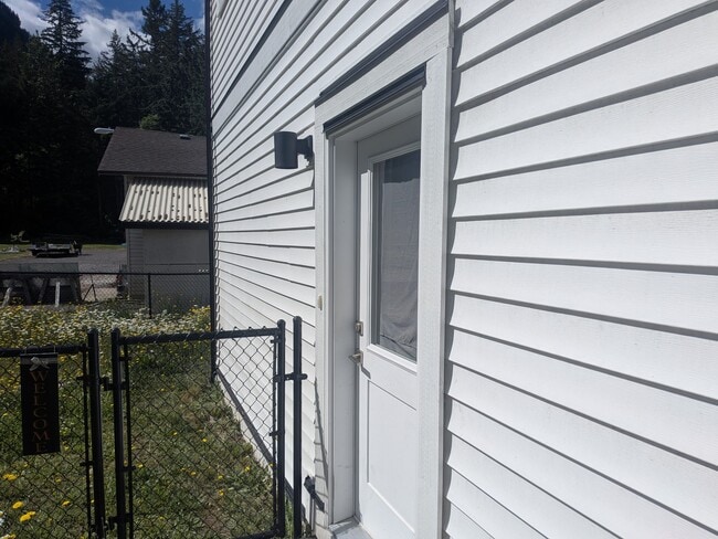 Building Photo - 63886 Beech Ave.