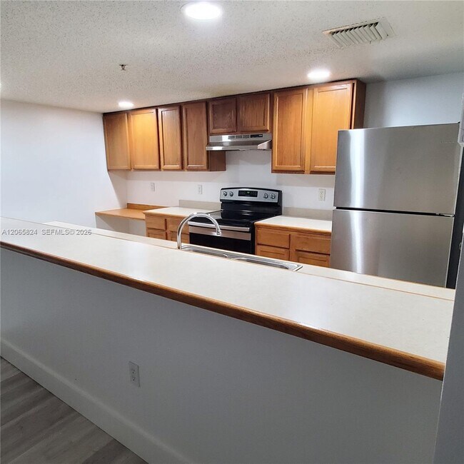 Foto del edificio - 9909 Westwood Dr