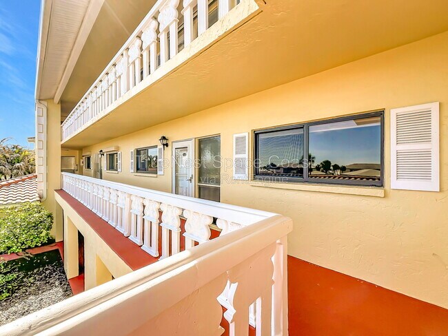 Foto del edificio - 300 S Banana River Blvd