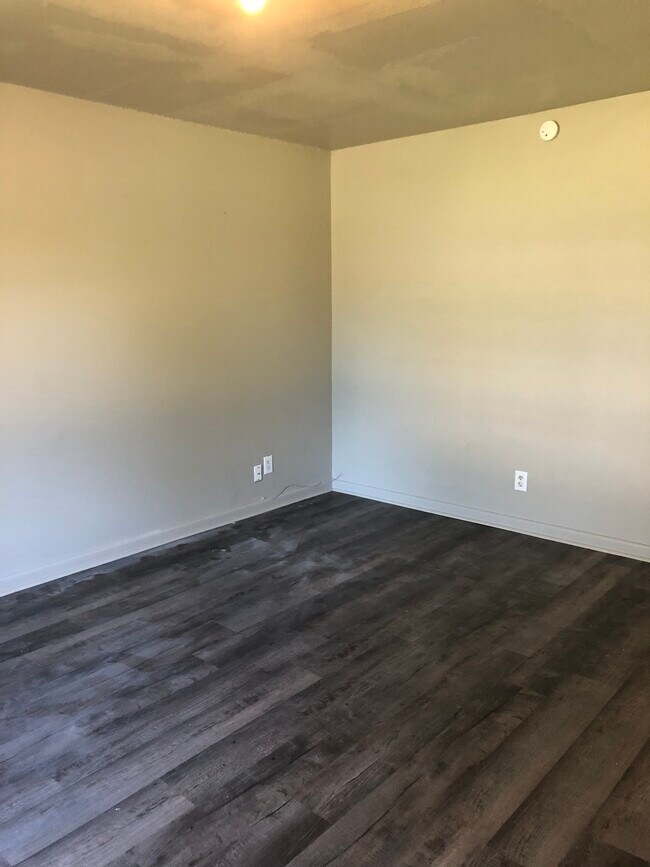 Building Photo - 216 Van Buren Dr