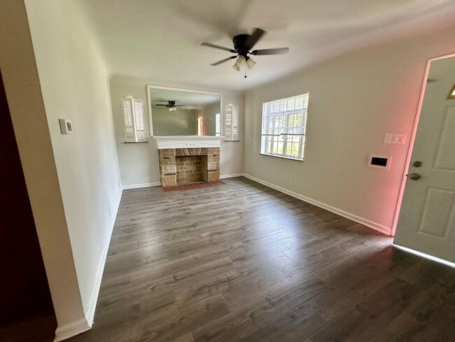 Building Photo - CHEVIOT: Charming 3+ bed 1.5 bath 1 car