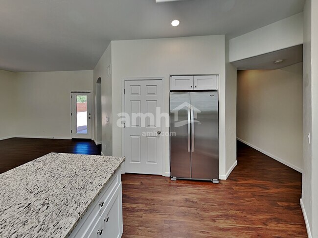 Foto del edificio - 10191 N Tarheel Pl