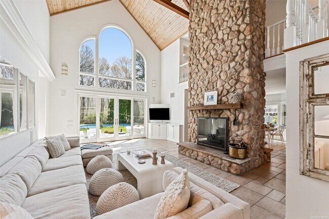Foto del edificio - 2600 Paradise Point Rd