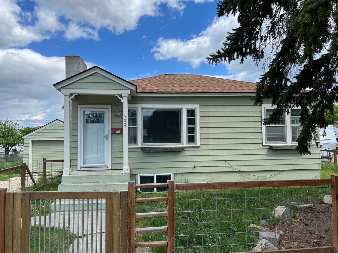 Primary Photo - 4 Bed - 2 Bath - Fenced Yard - Corner Lot