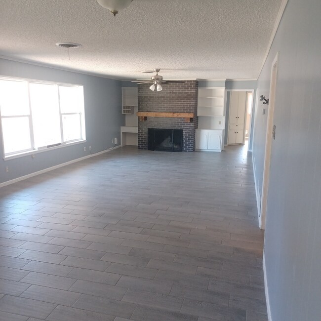 Building Photo - 2901 Ventura Dr