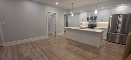 Building Photo - 124 Kenrick St