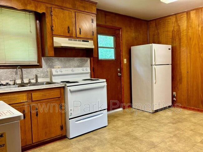 Building Photo - 1753 Davidson Dr