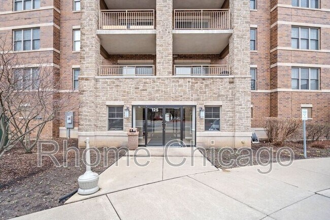Building Photo - 125 Lakeview Dr