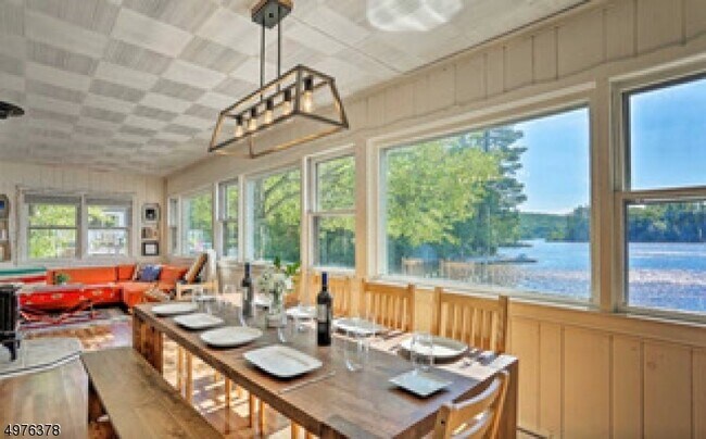 Foto del edificio - 628 Warwick Turnpike