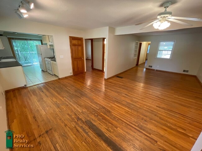Building Photo - 4 Bedroom Home One Block from Medicine Lake