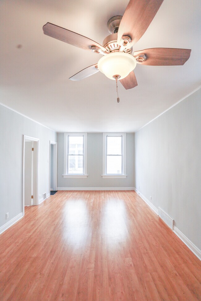 Foto del edificio - 2123 W Warner Ave
