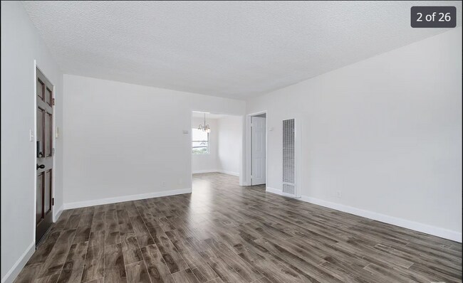 Foto del edificio - 5805 Bowcroft St