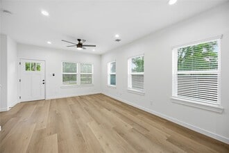 Building Photo - 8412 Darien St