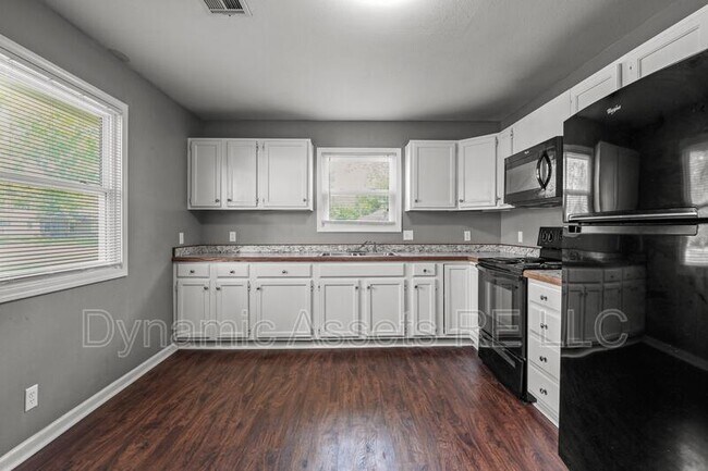 Building Photo - 1914 John F Kennedy St