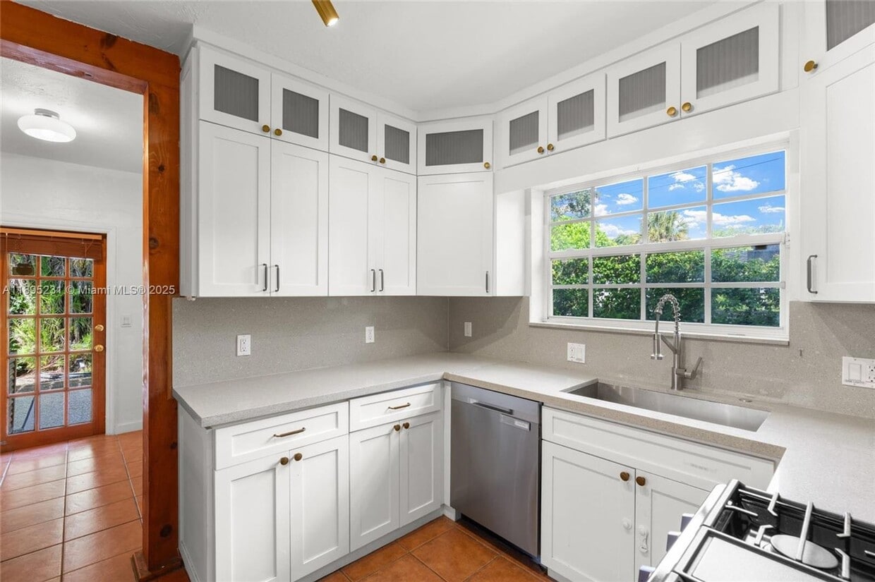 Foto principal - 9212 NE 10th Ave