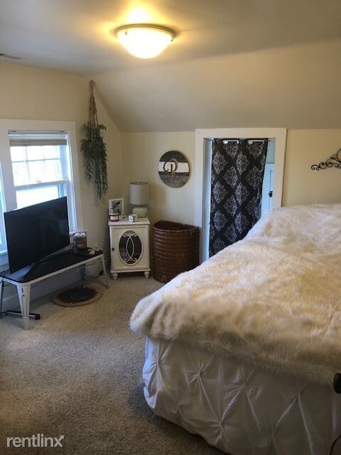 Foto del edificio - 2 br, 1 bath Apartment - 708 W South St Apt 3