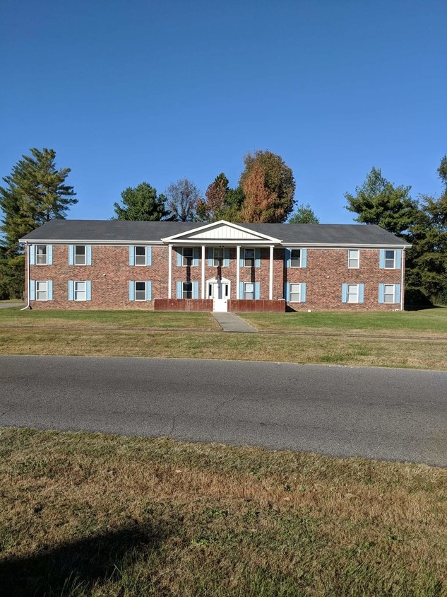Primary Photo - 709 Oakcrest Dr