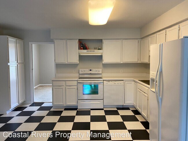 Foto del edificio - 3 br, 2.5 bath House - 109 Northwood Rd