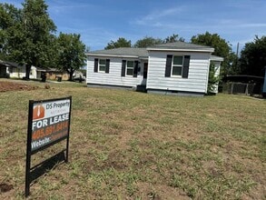 Building Photo - 315 W Marshall Dr