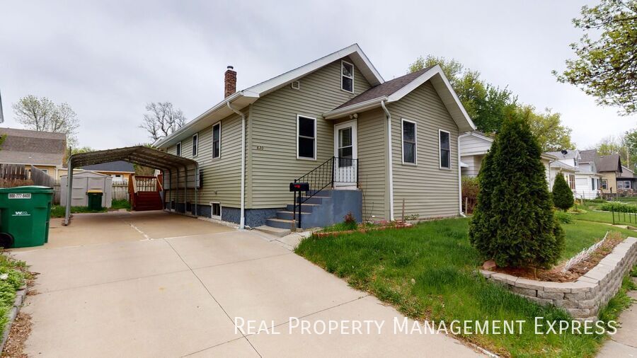 Primary Photo - 3 Bed 1 Bath Home near Downtown Sioux Falls!