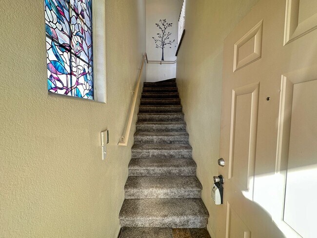 Building Photo - Morgyn Ridge Condo
