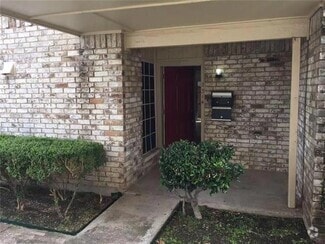 Building Photo - 2314 Village N Dr