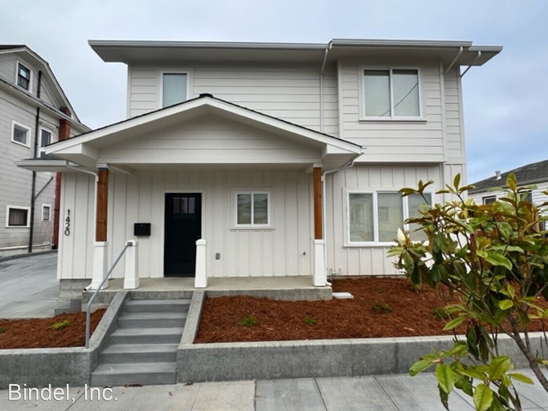 Foto principal - 3 br, 2 bath House - 1420 L ST