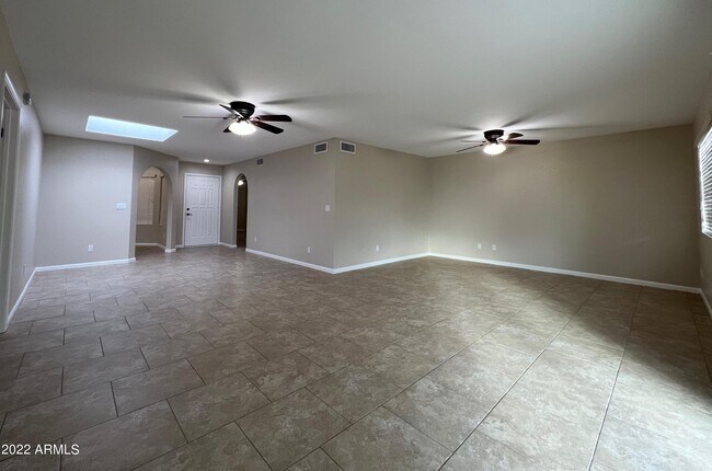 Building Photo - 2525 E Wagoner Rd