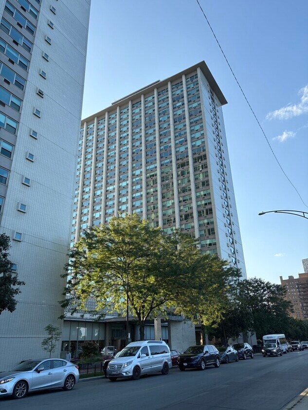 Foto principal - 3600 N Lake Shore Dr