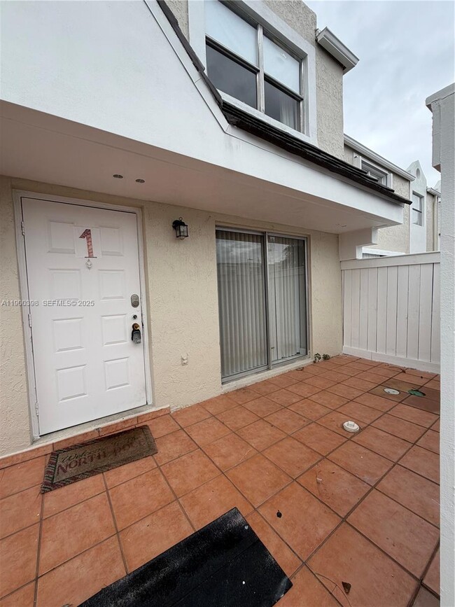 Building Photo - 4515 SW 68th Ct Cir