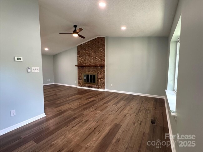 Building Photo - 7939 Holly Hill Rd