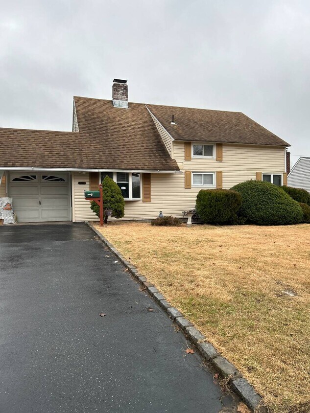 Primary Photo - 9 Arcadia Ln
