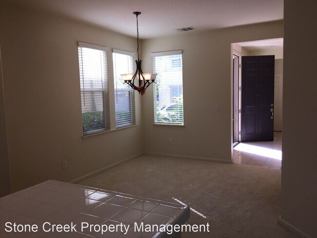 Foto del edificio - 4 br, 2.5 bath House - 1941 Mammoth Wy.