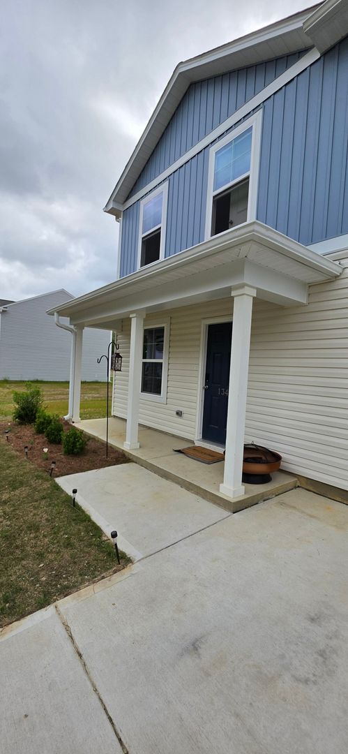 Foto del edificio - 134 Lang Farm Rd